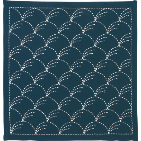 COUPON TISSU SASHIKO 33 x 66 CM -HANAFUKIN 201 +AIGUILLE+ FIL SASHIKO