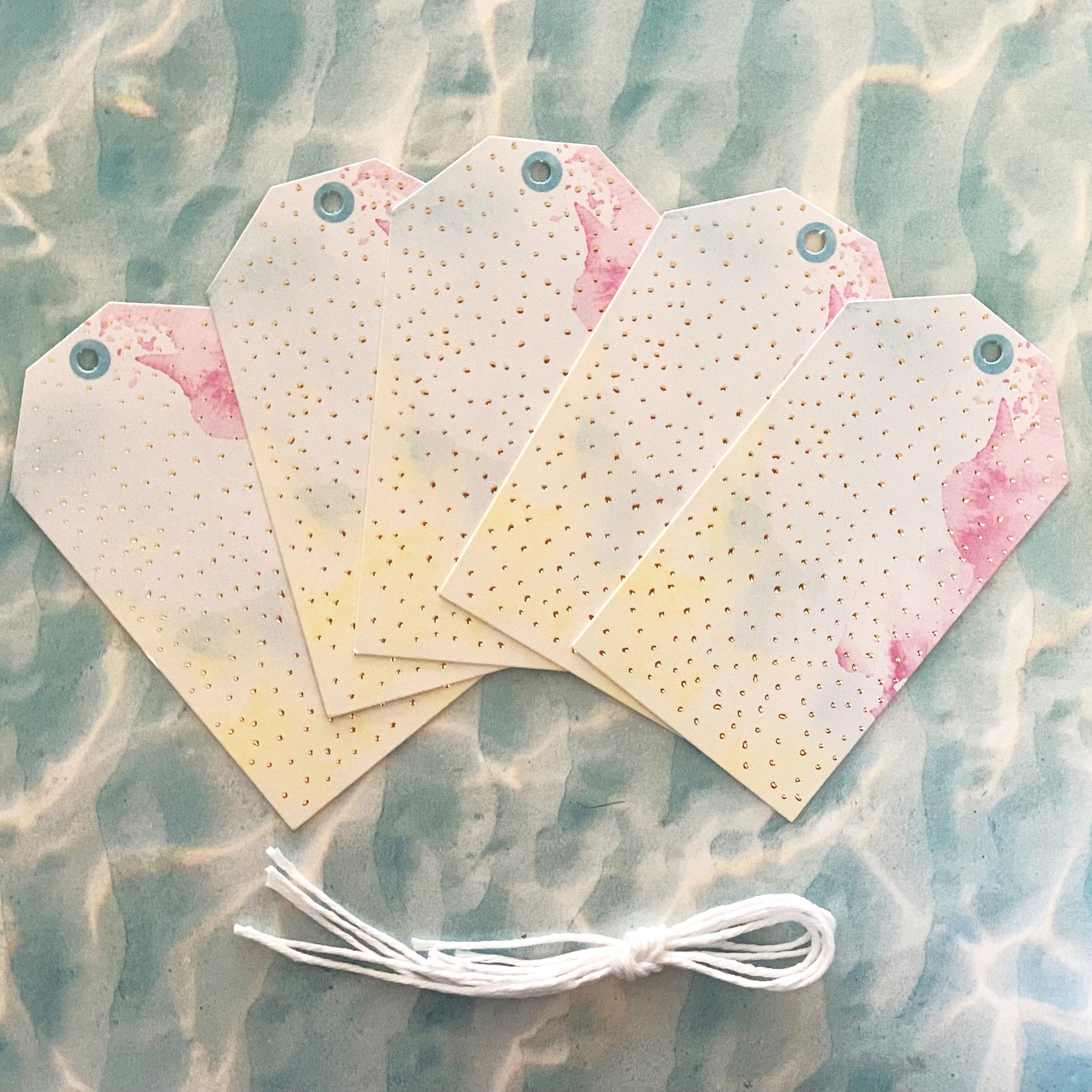 5 étiquettes dorées + 5 ficelles