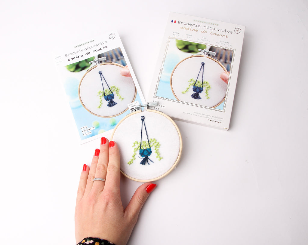 FRENCH'KITS - BRODERIE DÉCORATIVE - CHAÎNE DE COEURS