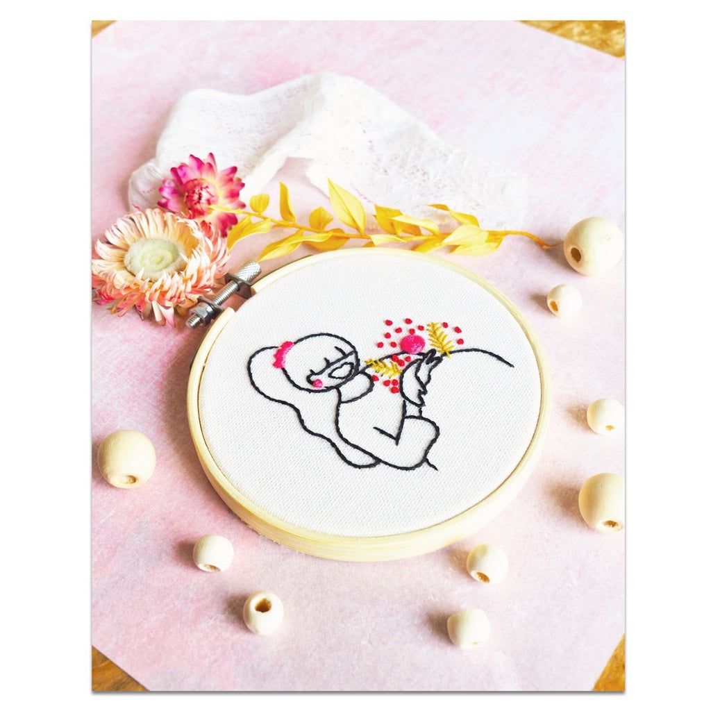 FRENCH KITS - BRODERIE DÉCORATIVE - EN ATTENDANT BEBE